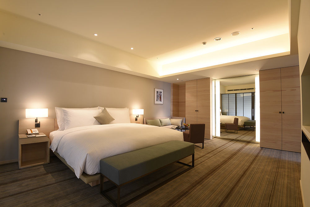 Hotel COZZI Ximen Tainan Esterno foto